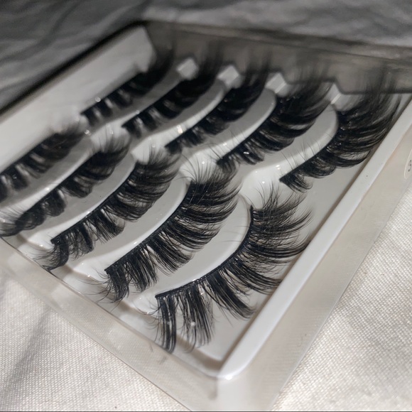 25 MM Lashes - Picture 2 of 2